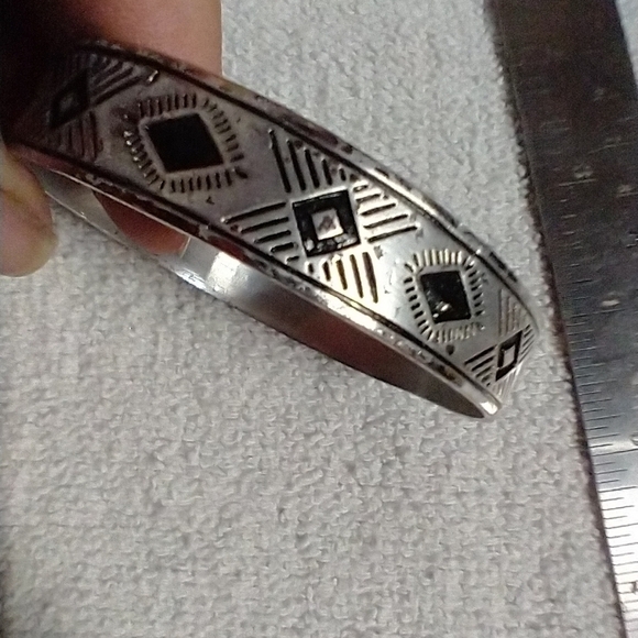 Silvertone black bangle bracelet approx. 2.5 - Picture 1 of 4
